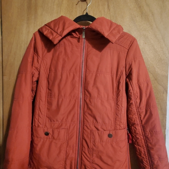 TITLE NINE JACKET. QUILTED PUFFER SMALL. FLORAL LINING. RED CLAY ZIP - Picture 12 of 12